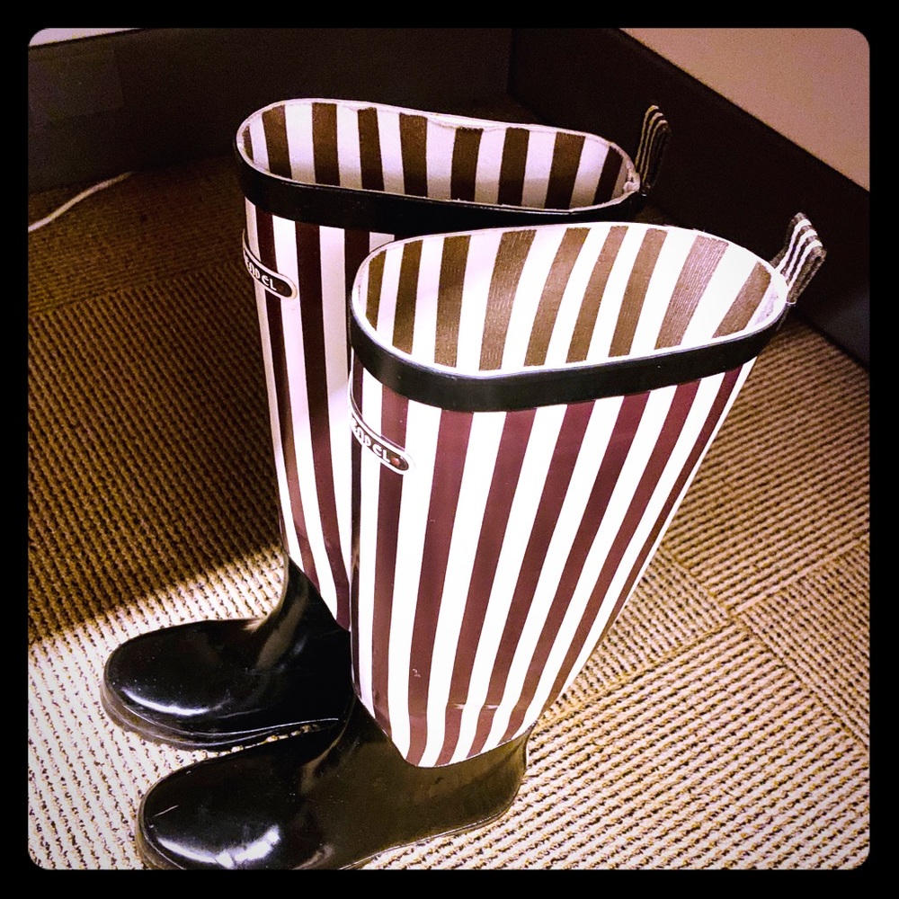 Henri Bendel iconic stripes rain boots size 6